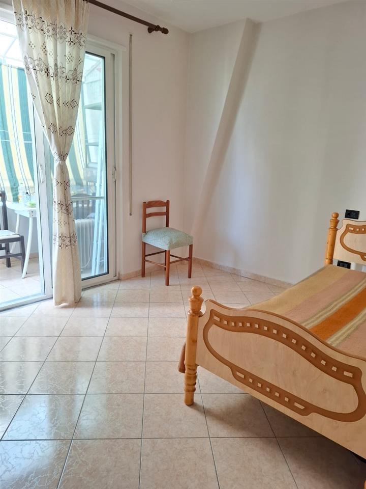 SHITET APARTAMENT 1+1 PRANE STACIONIT TRENIT DURRES!