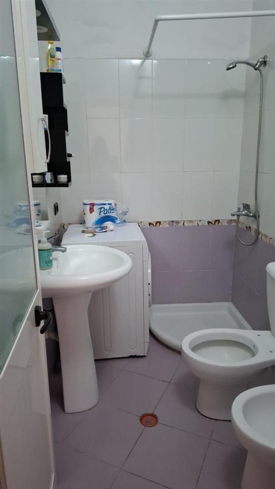 SHITET APARTAMENT 1+1 PRANE STACIONIT TRENIT DURRES!