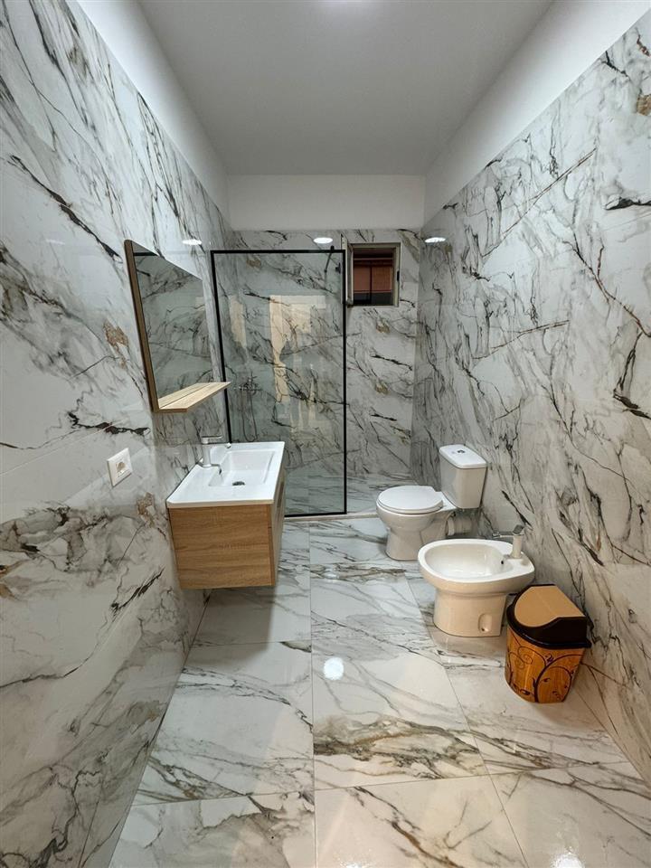 SHITET APARTAMENT 1+1 VIJE E PARE !