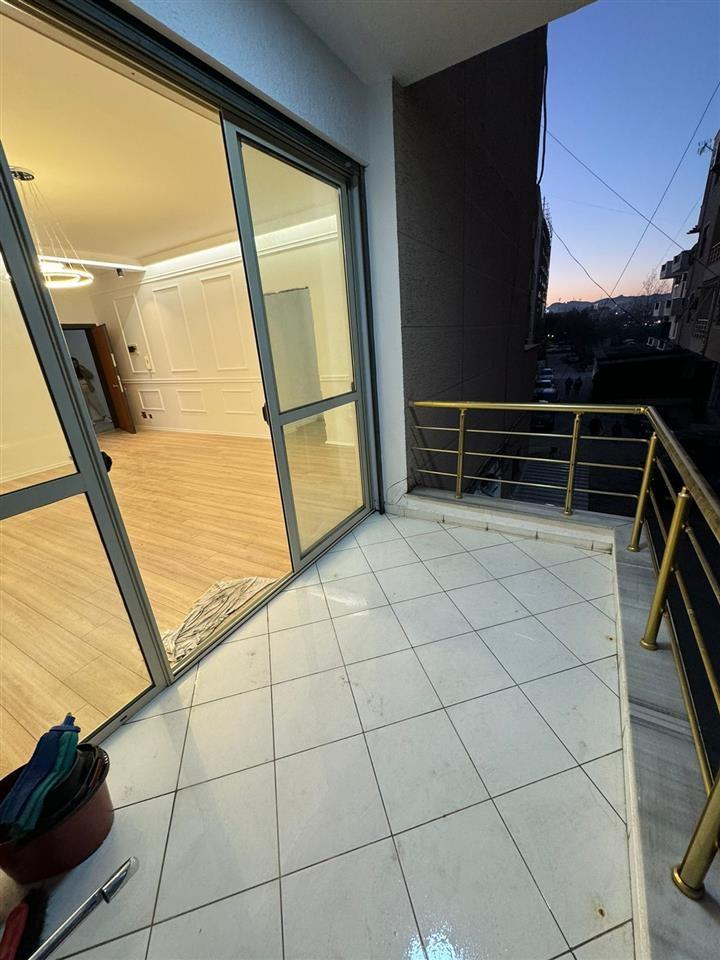 SHITET APARTAMENT 1+1 VIJE E PARE !