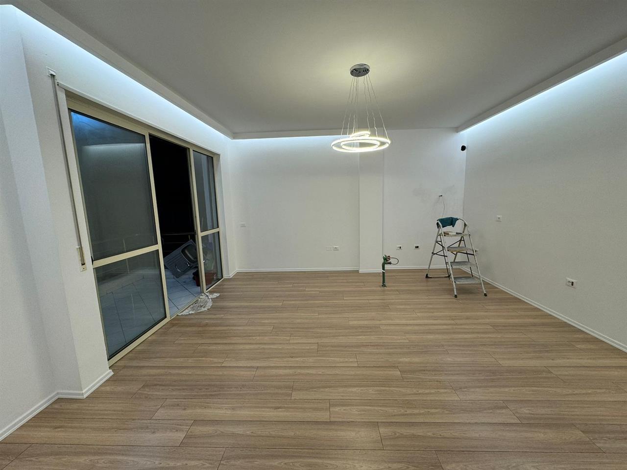 SHITET APARTAMENT 1+1 VIJE E PARE !