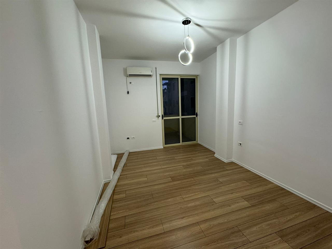 SHITET APARTAMENT 1+1 VIJE E PARE !