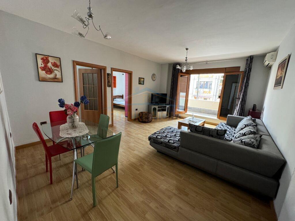 Qera, Apartament 2+1, Laprakë