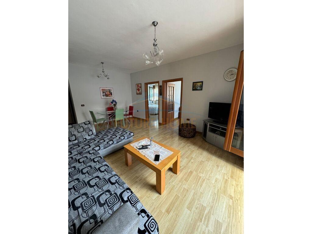 Qera, Apartament 2+1, Laprakë