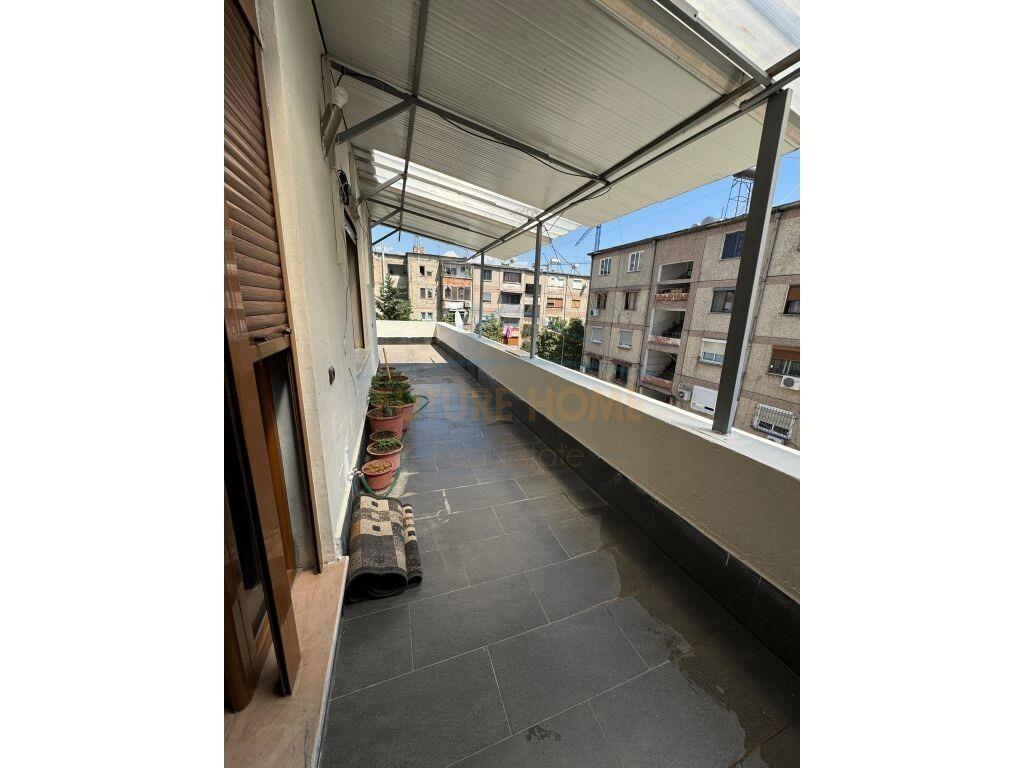 Qera, Apartament 2+1, Laprakë