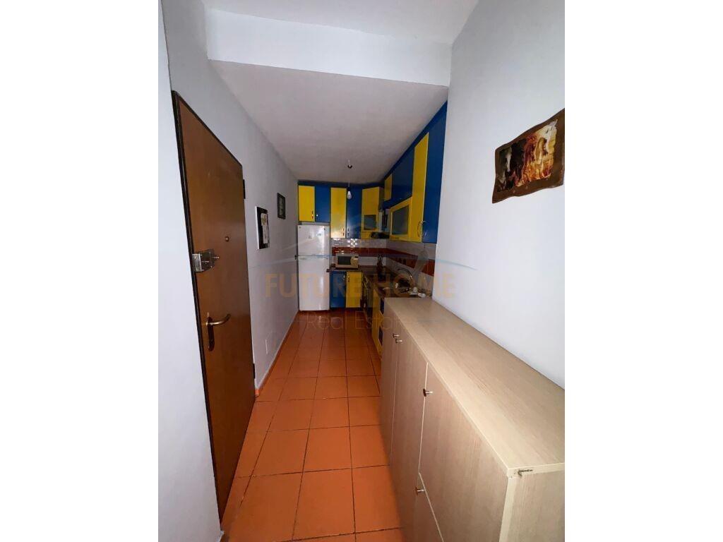 Qera, Apartament 2+1, Laprakë
