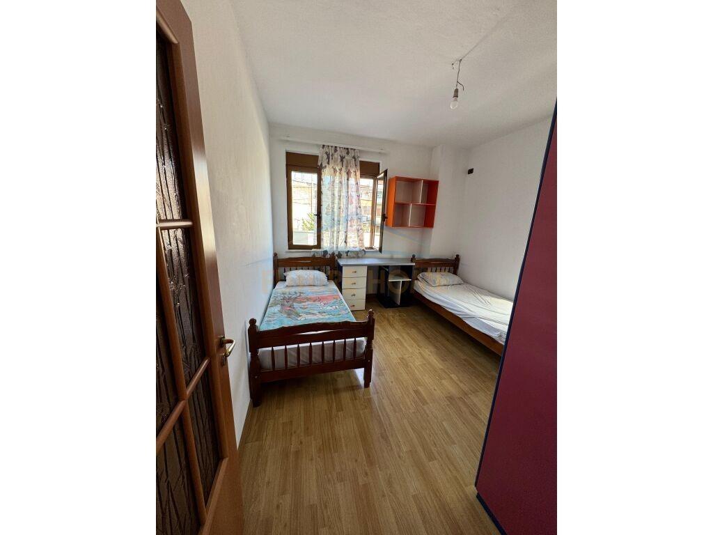 Qera, Apartament 2+1, Laprakë