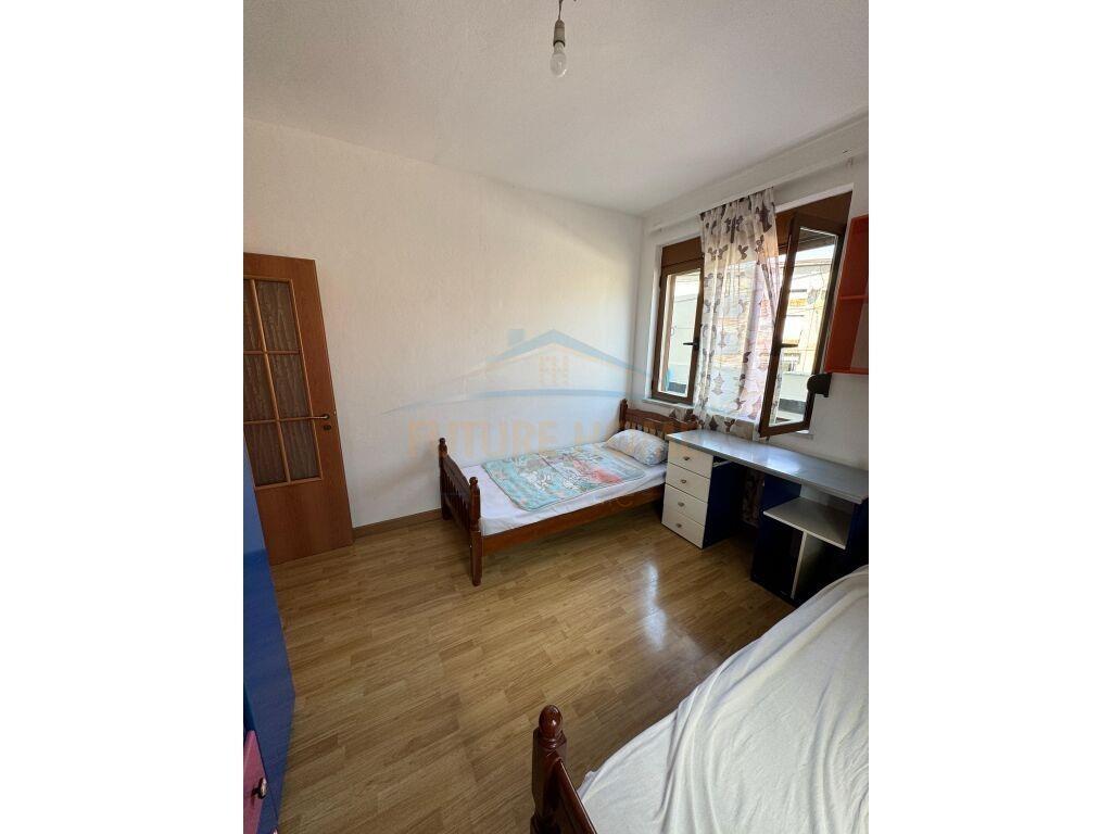 Qera, Apartament 2+1, Laprakë