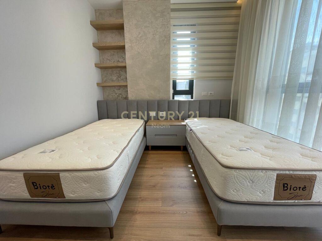 QIRA, APARTAMENT MODERN 2+1 + POST PARKIMI Neom98098