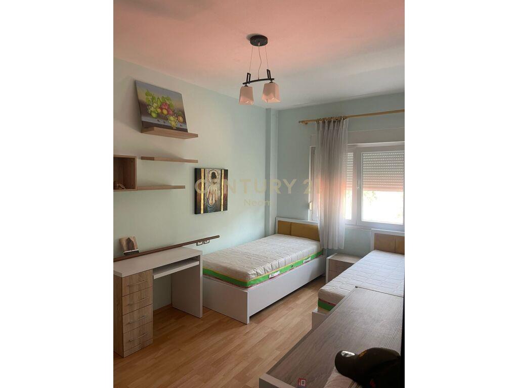 Qira Apartament 2+1+1 Rruga e Elbasanit 500 € 86 m2