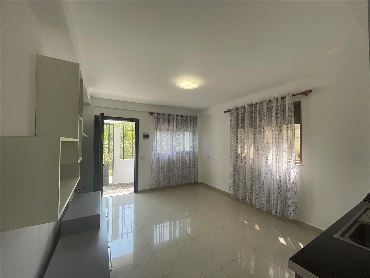 APARTAMANET ME QERA 1+1, Tirane, Kombinat
