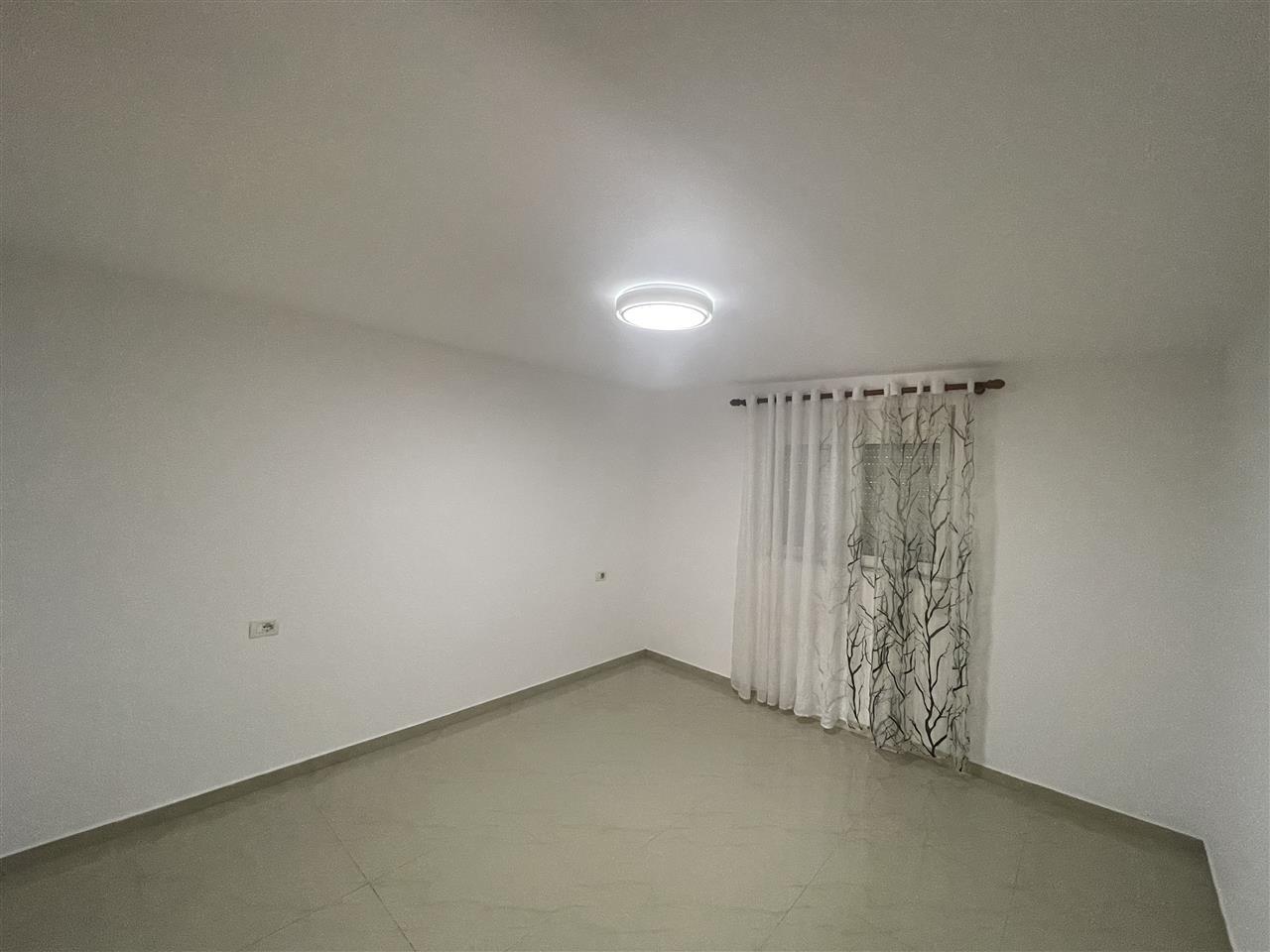 APARTAMANET ME QERA 1+1, Tirane, Kombinat