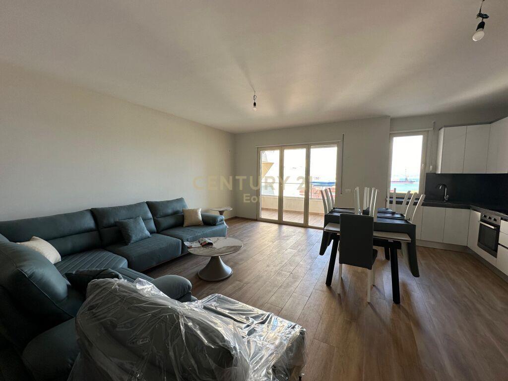 JEPET APARTAMENT 3+1+2 ME QIRA TEK RRUGA E PORTIT NE DURRES!