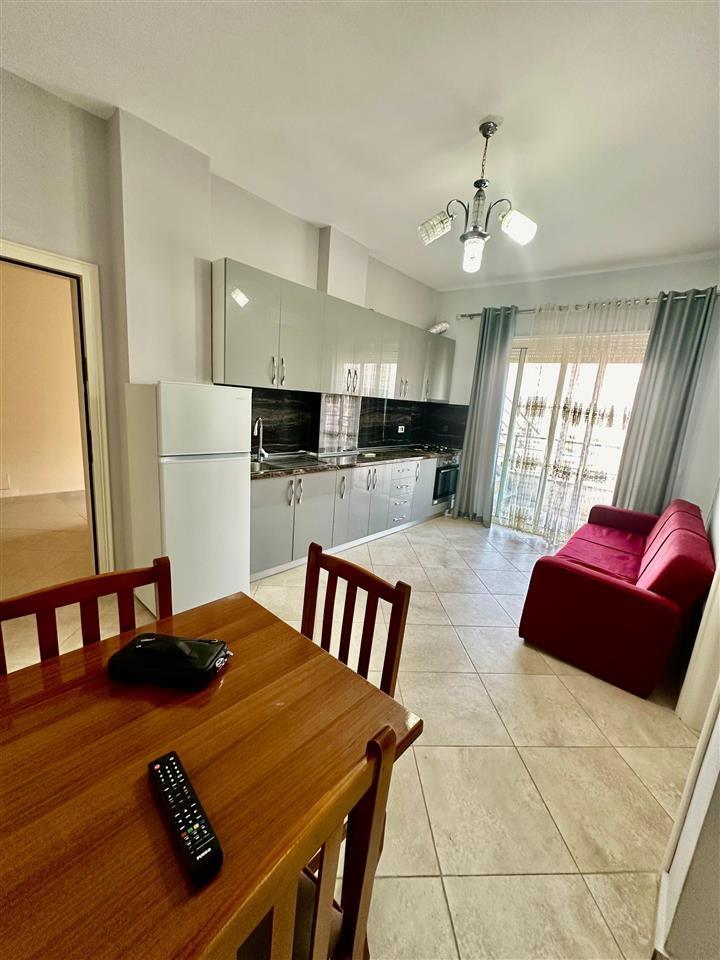 JEPET APARTAMENT 1+1 ME QIRA NE PLAZH!