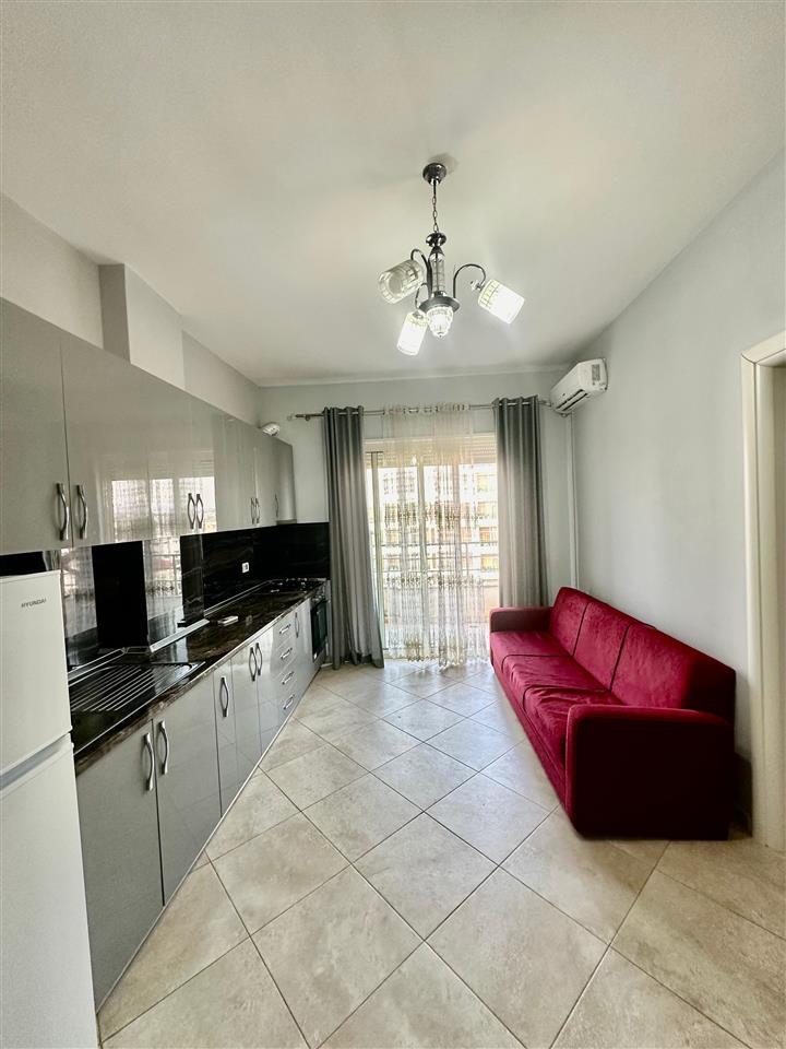 JEPET APARTAMENT 1+1 ME QIRA NE PLAZH!