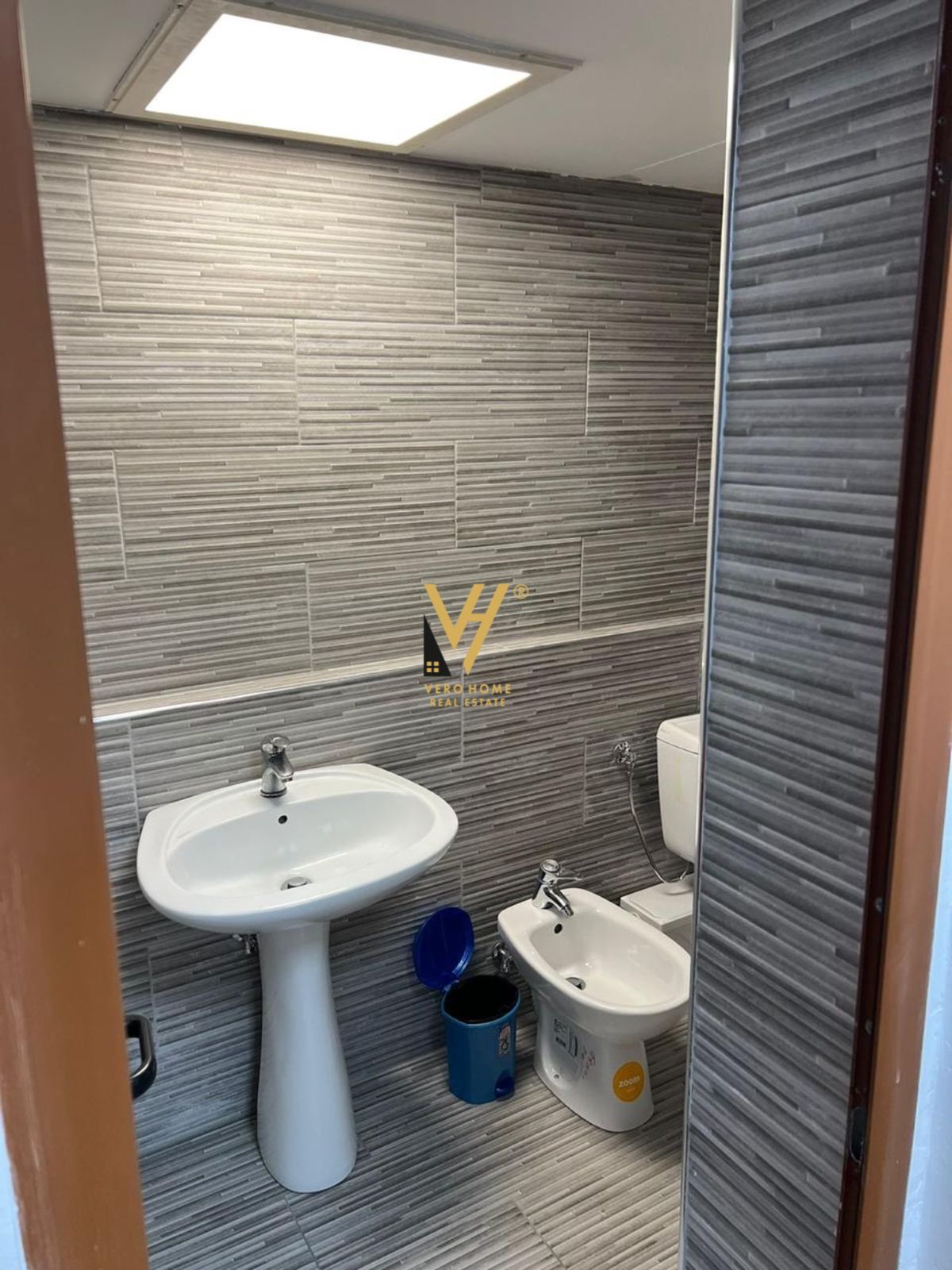 DYQAN 64 M2 TE ISH EKSPOZITA SOT 155.000 EURO