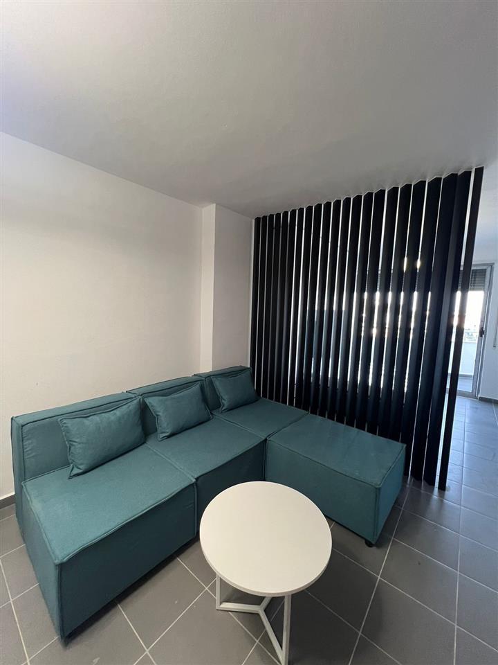 Shitet Apartament 1 + 1shkembi i kavajes, i mobiiluar modern