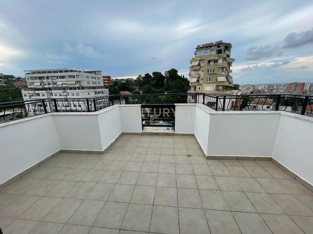 JEPET ME QIRA APARTAMENT 2+1+2 TE GJYKATA, DURRES !