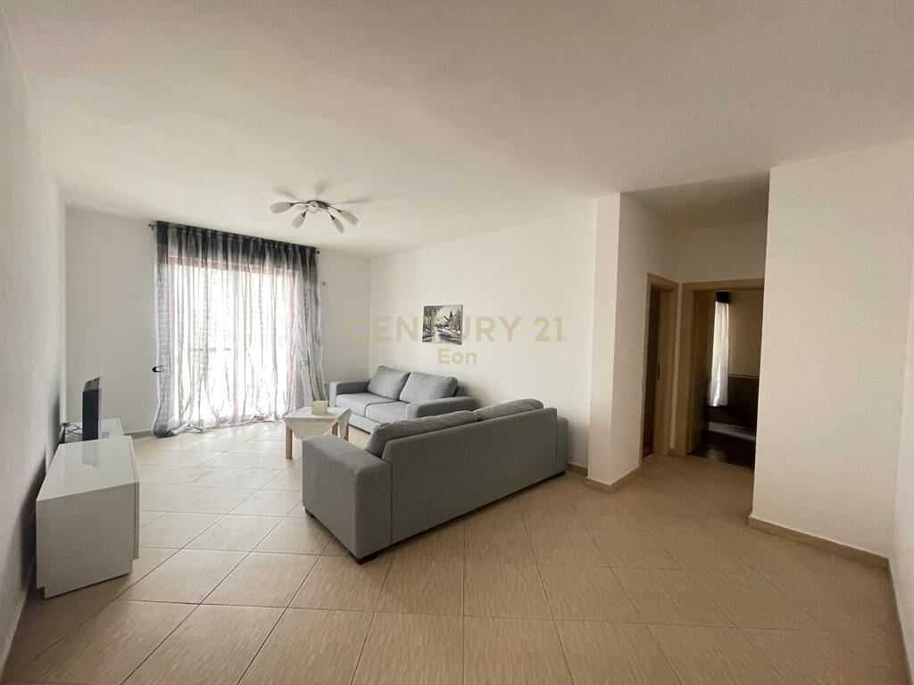 JEPET ME QIRA APARTAMENT 2+1+2 TE GJYKATA, DURRES !
