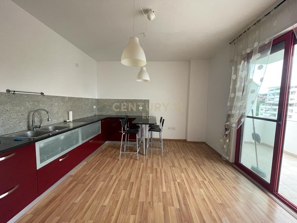 JEPET ME QIRA APARTAMENT 2+1+2 TE GJYKATA, DURRES !