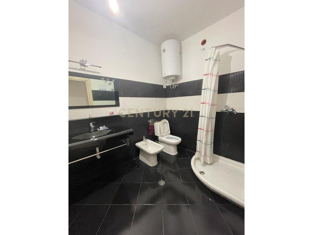 JEPET ME QIRA APARTAMENT 2+1+2 TE GJYKATA, DURRES !