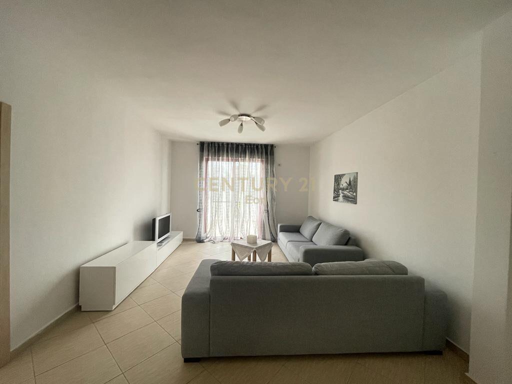 JEPET ME QIRA APARTAMENT 2+1+2 TE GJYKATA, DURRES !
