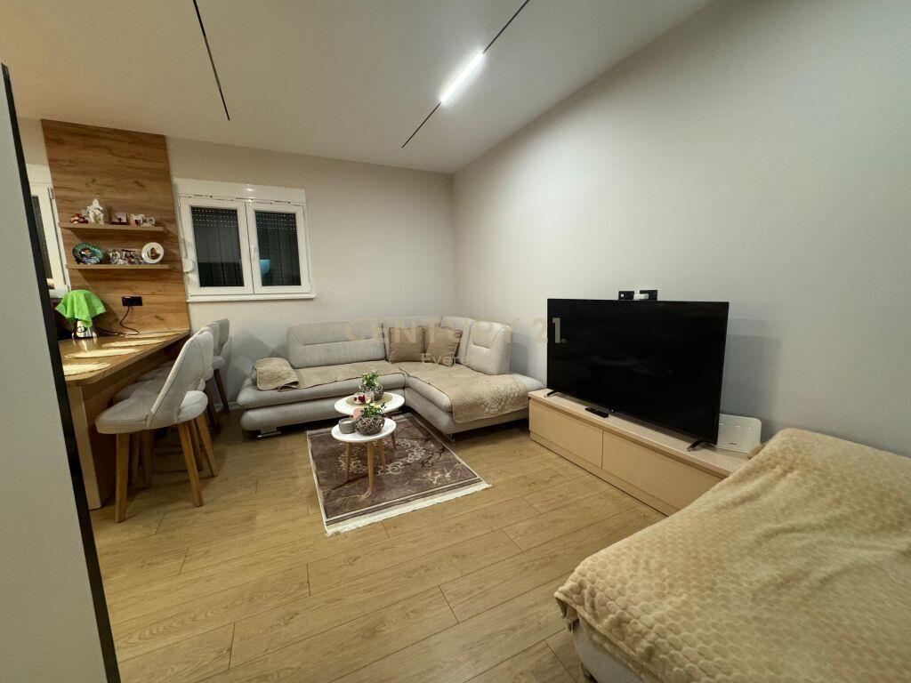 SHESIM APARTAMENT 2+1 PRANE KOMISARIATIT NR.4 !!