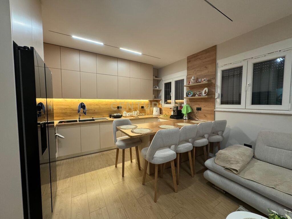 SHESIM APARTAMENT 2+1 PRANE KOMISARIATIT NR.4 !!