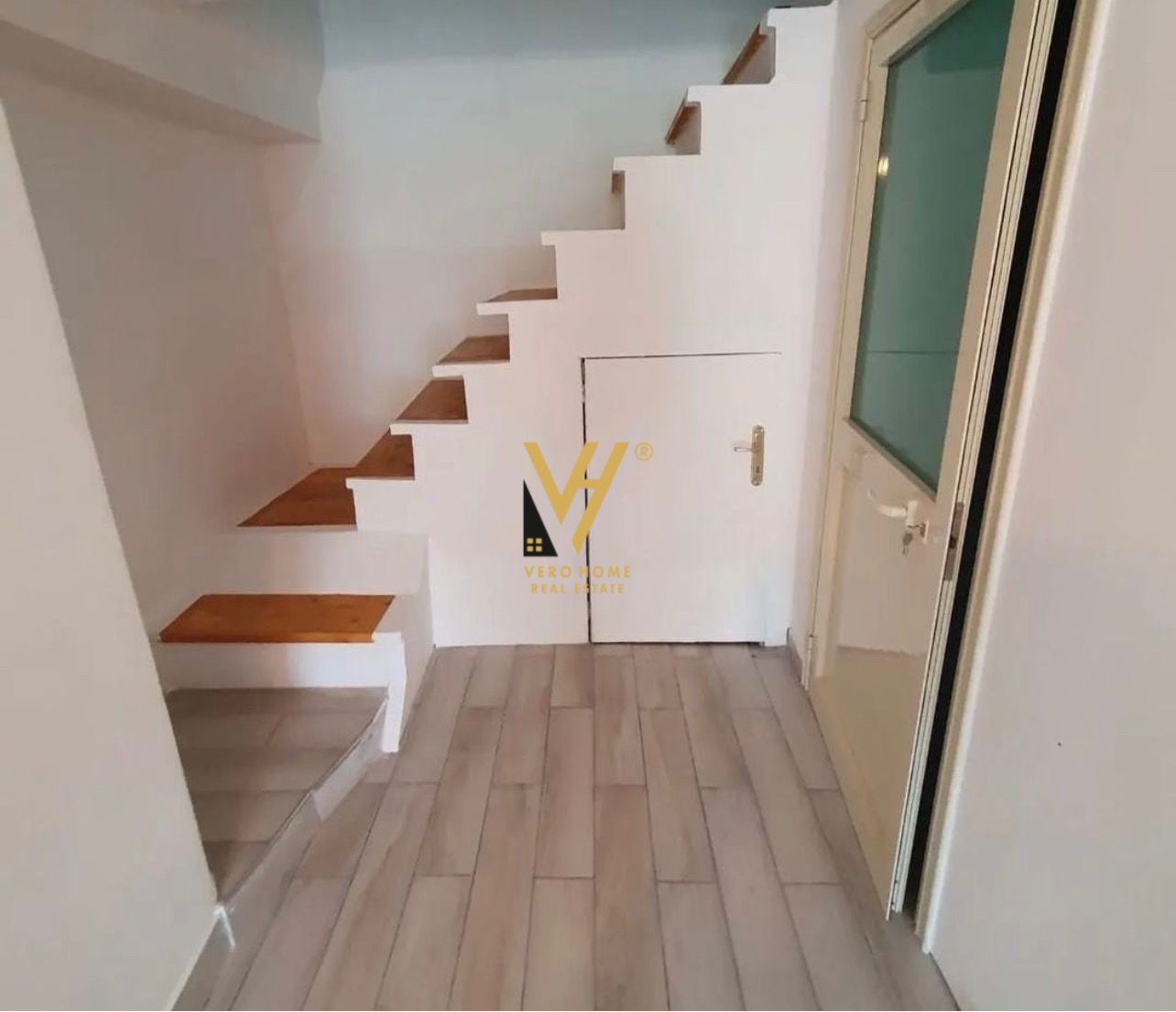 JEPET DYQAN 20 M2 ME QERA NE KOMBINAT 30.000 LEKE