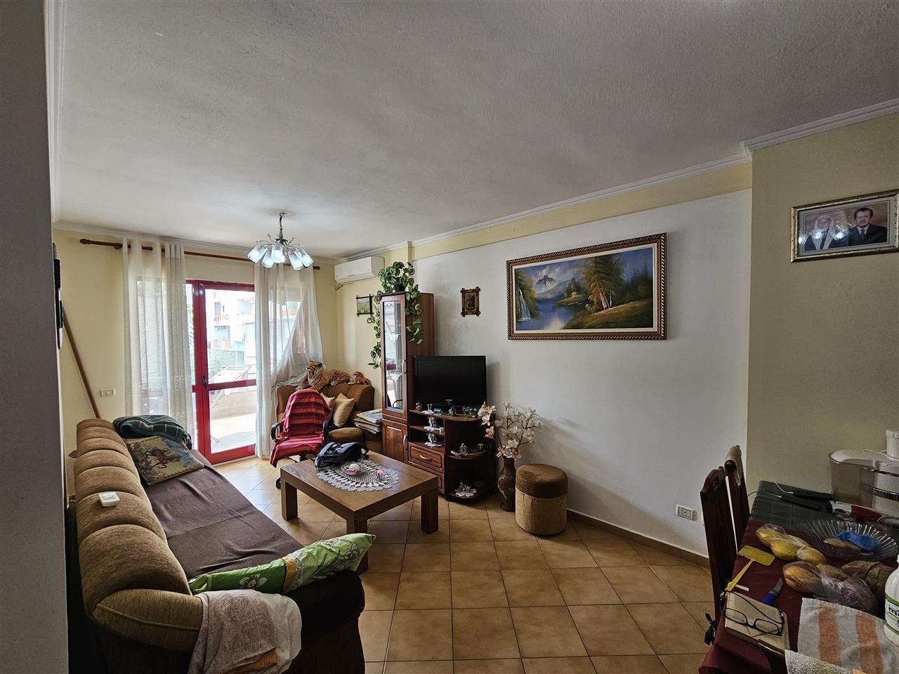 Apartament 2+1 ne shitje te Pallatet Cabej