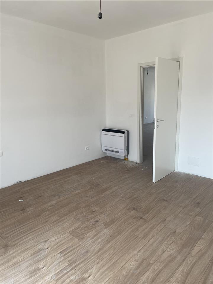 Jepet me qera ap 3+1 dhe post parkimi