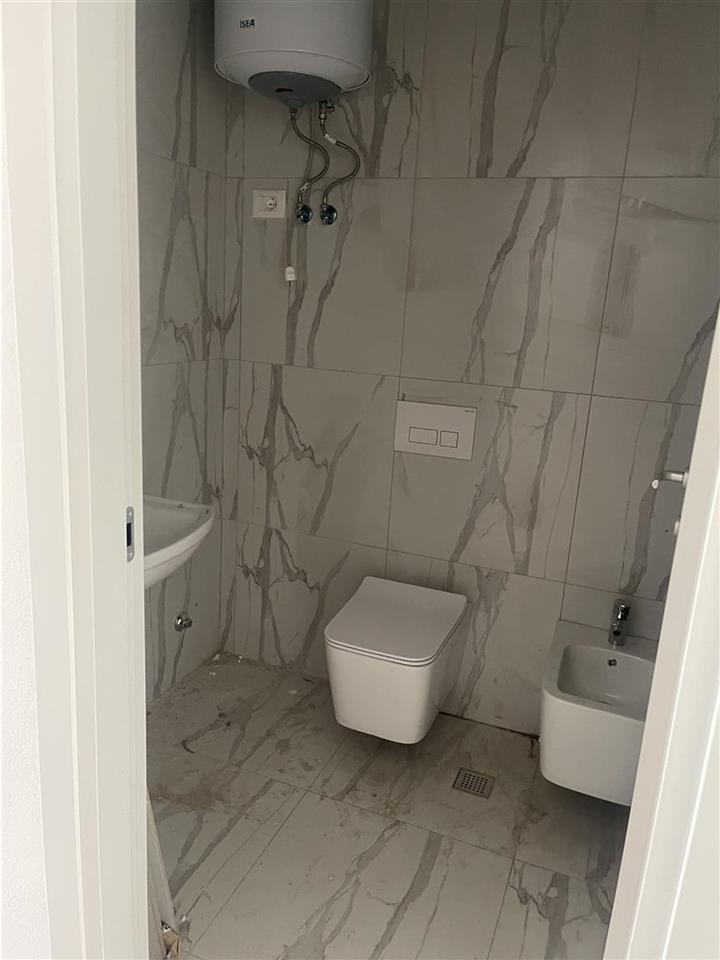 Jepet me qera ap 3+1 dhe post parkimi