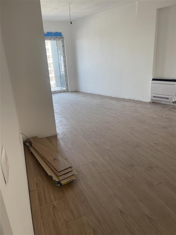 Jepet me qera ap 3+1 dhe post parkimi