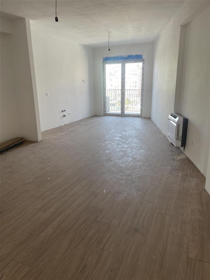 Jepet me qera ap 3+1 dhe post parkimi