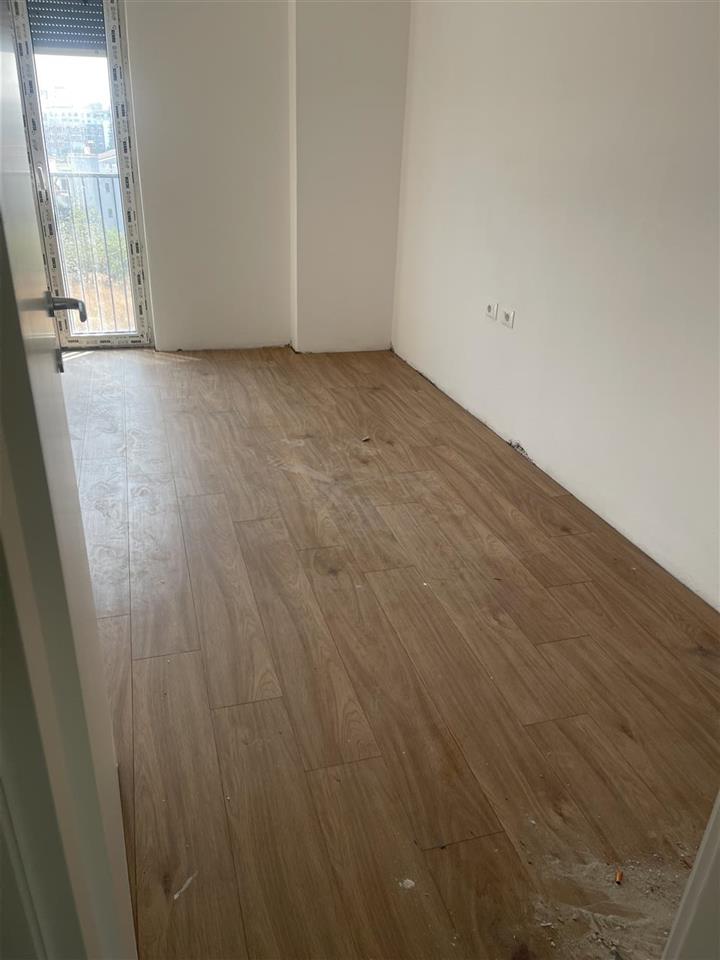 Jepet me qera ap 3+1 dhe post parkimi