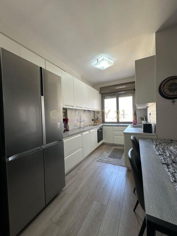 Qira Apartament 100 m² 2+1+1 Sheshi Skëndërbej 1200 €