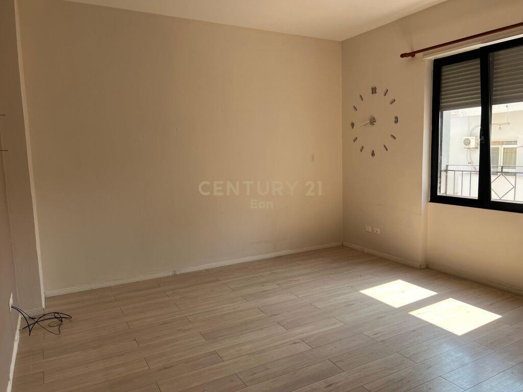 SHITET APARTAMENT NE ZEMER TE DURRESIT!