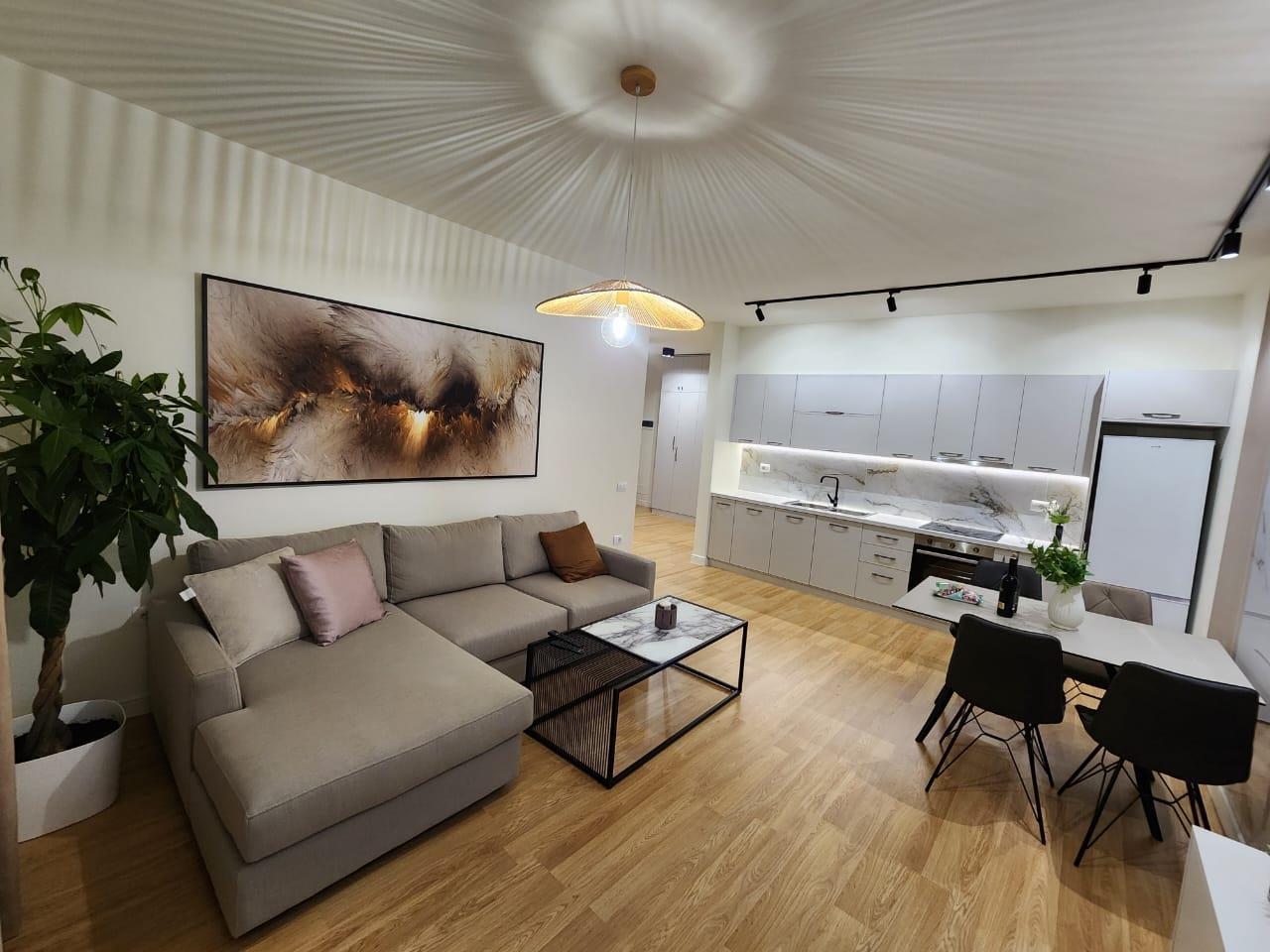 Shitet Apartamenti 1+1/ Plazh