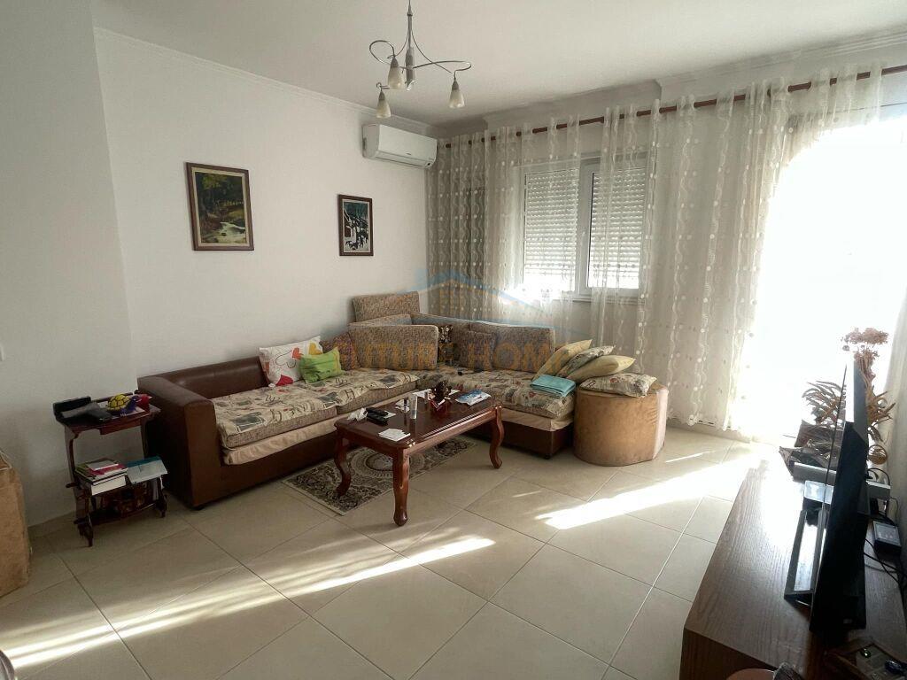 Shitet, Apartament 2+1+2+Post Parkimi, Rruga Idriz Dollaku