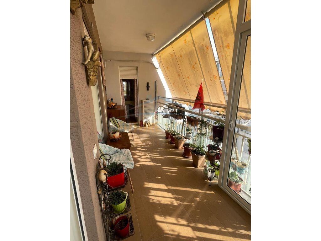 Shitet, Apartament 2+1+2+Post Parkimi, Rruga Idriz Dollaku