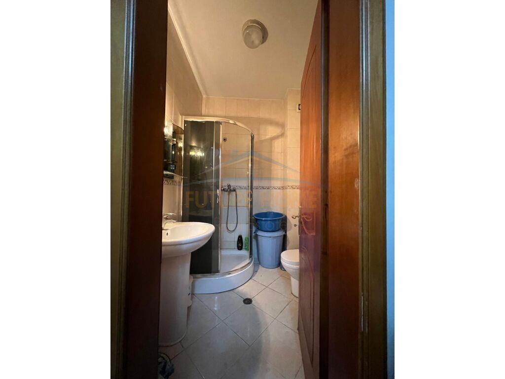 Jepet 1+1 me qera , Komuna e Parisit