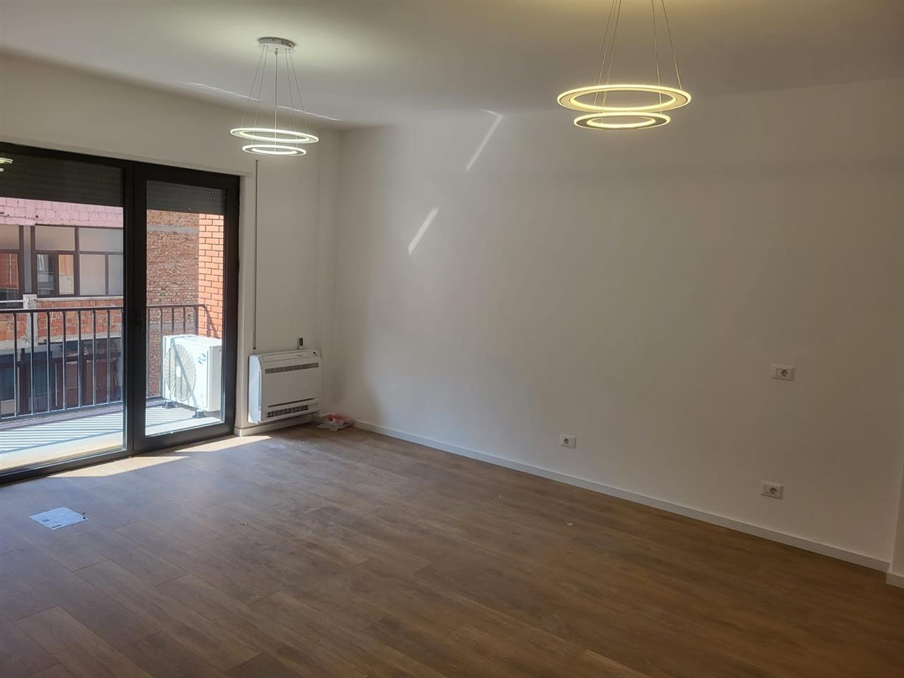 Zyre me qera tek Myslym Shyri prane Qendres