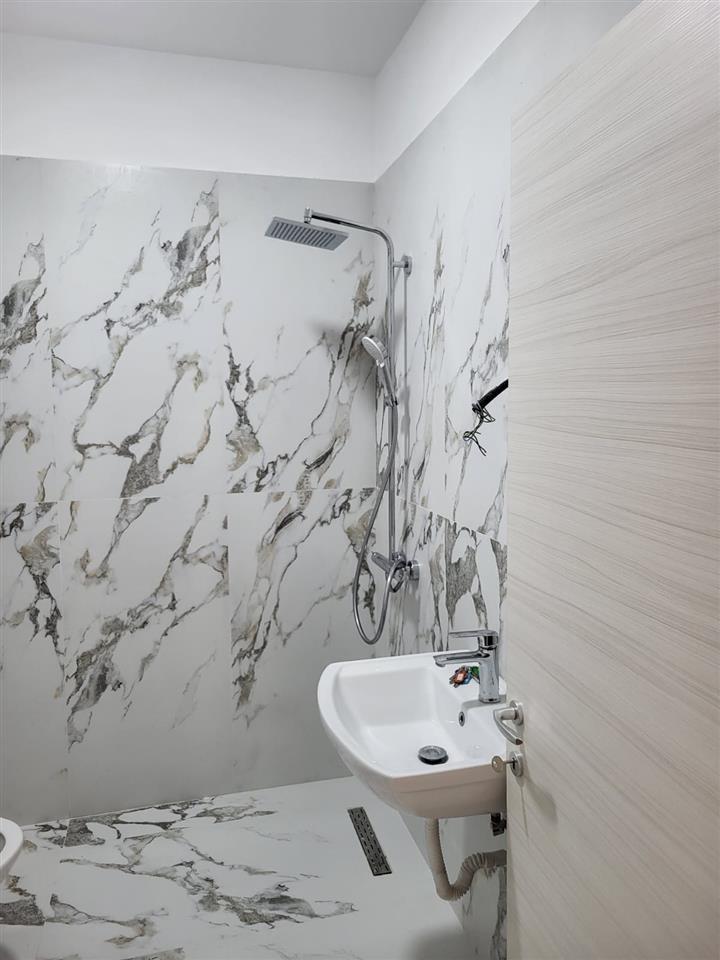 Zyre me qera tek Myslym Shyri prane Qendres