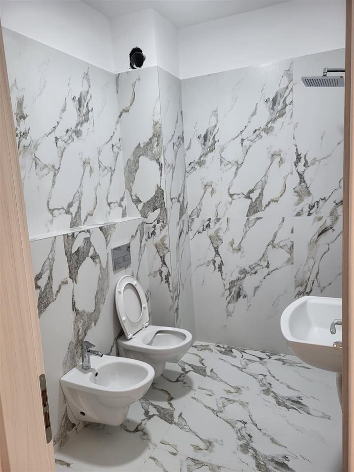 Zyre me qera tek Myslym Shyri prane Qendres