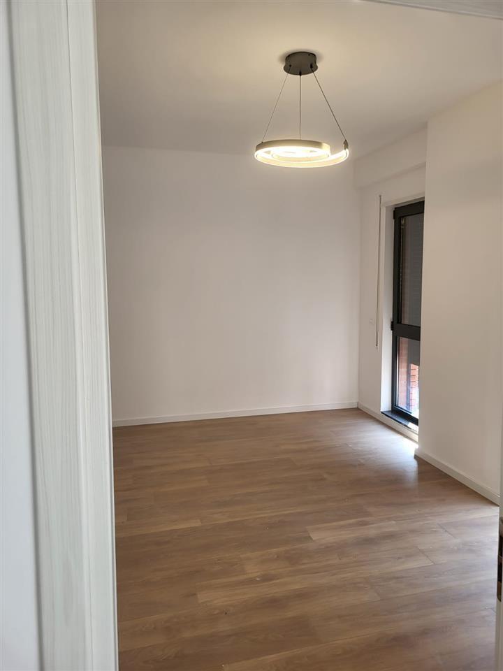 Zyre me qera tek Myslym Shyri prane Qendres