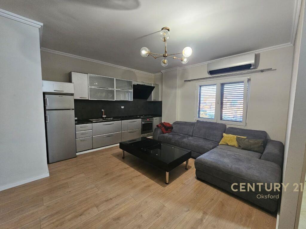 JAPIM ME QIRA APARTAMENT 2+1 PRANE 21 DHJETORIT!