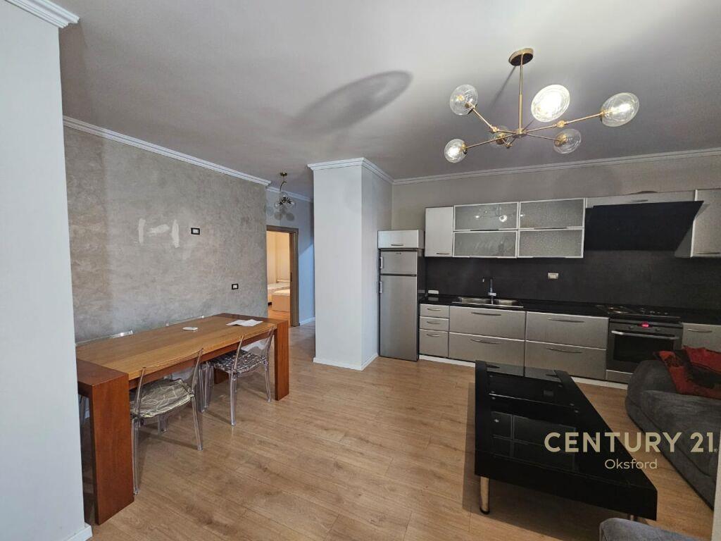 JAPIM ME QIRA APARTAMENT 2+1 PRANE 21 DHJETORIT!