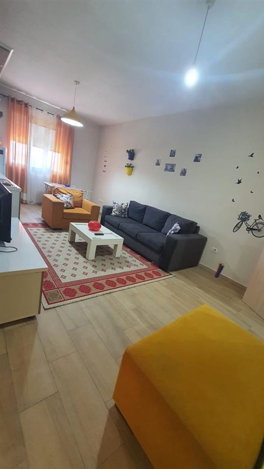 Jepet me qera apartament 2+1 i mobiluar