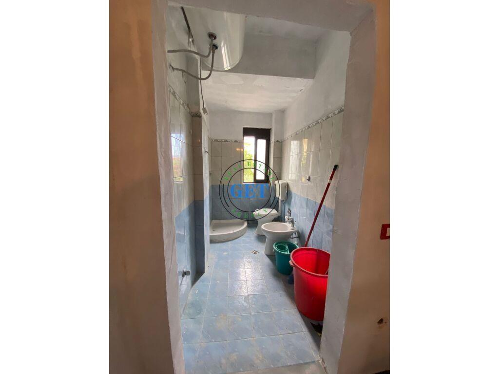 Shitet, Apartament 2+1,Prane Stadiumit, Durres!