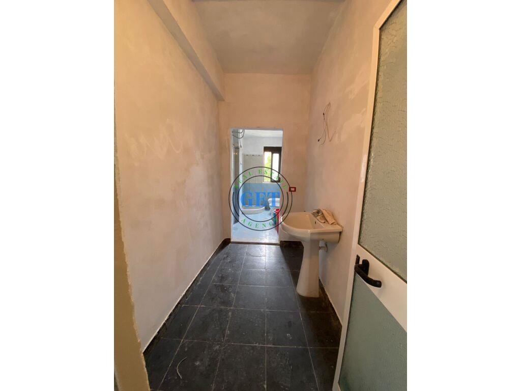 Shitet, Apartament 2+1,Prane Stadiumit, Durres!